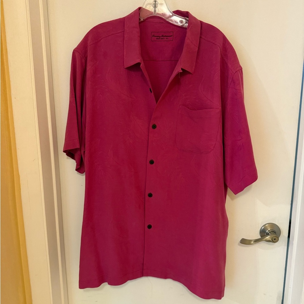 Excellent condition, XLT, SILK Tommy Bahama Men's Vibrant Pink Button Down Shirt